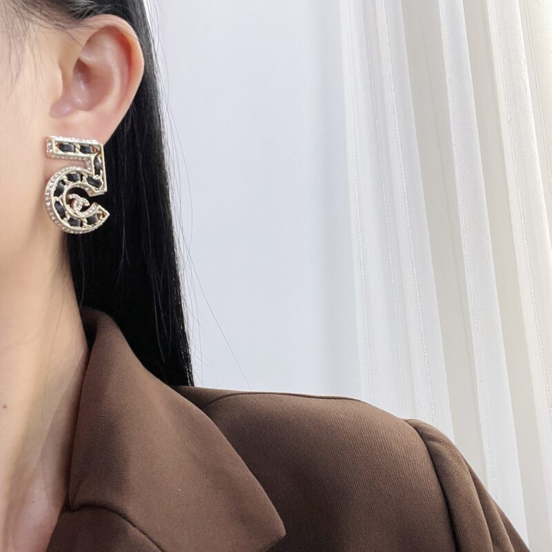 ☑️CHANEL香奈儿双c黑皮绳5字耳环耳钉 - Image 6
