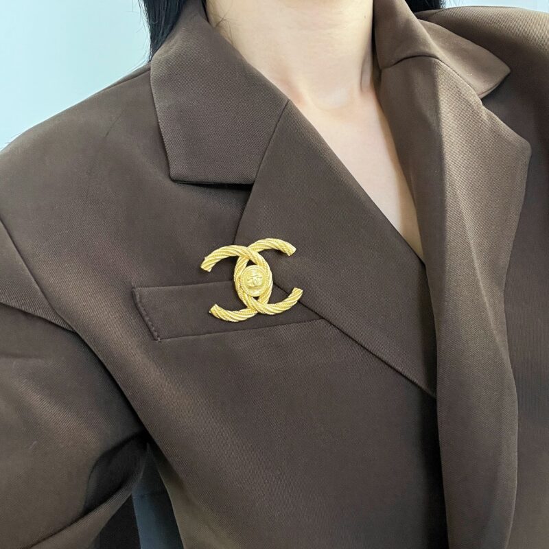 ☑️CHANEL香奈儿双c金色胸针 - Image 4