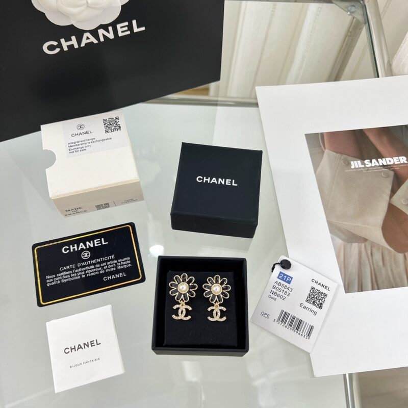 ☑️CHANEL香奈儿双c花朵耳钉耳环 - Image 3