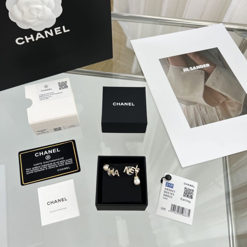 ☑️CHANEL香奈儿双c不对称字母珍珠耳钉耳环