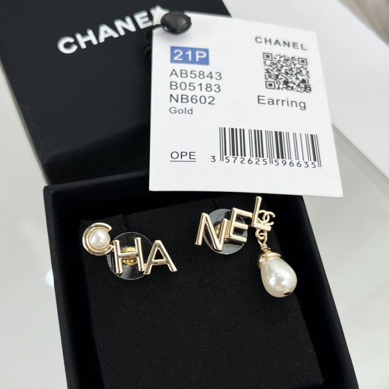 ☑️CHANEL香奈儿双c不对称字母珍珠耳钉耳环