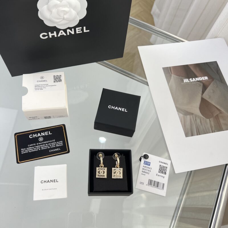 ☑️CHANEL香奈儿c2金色双c方形耳钉耳环 - Image 3
