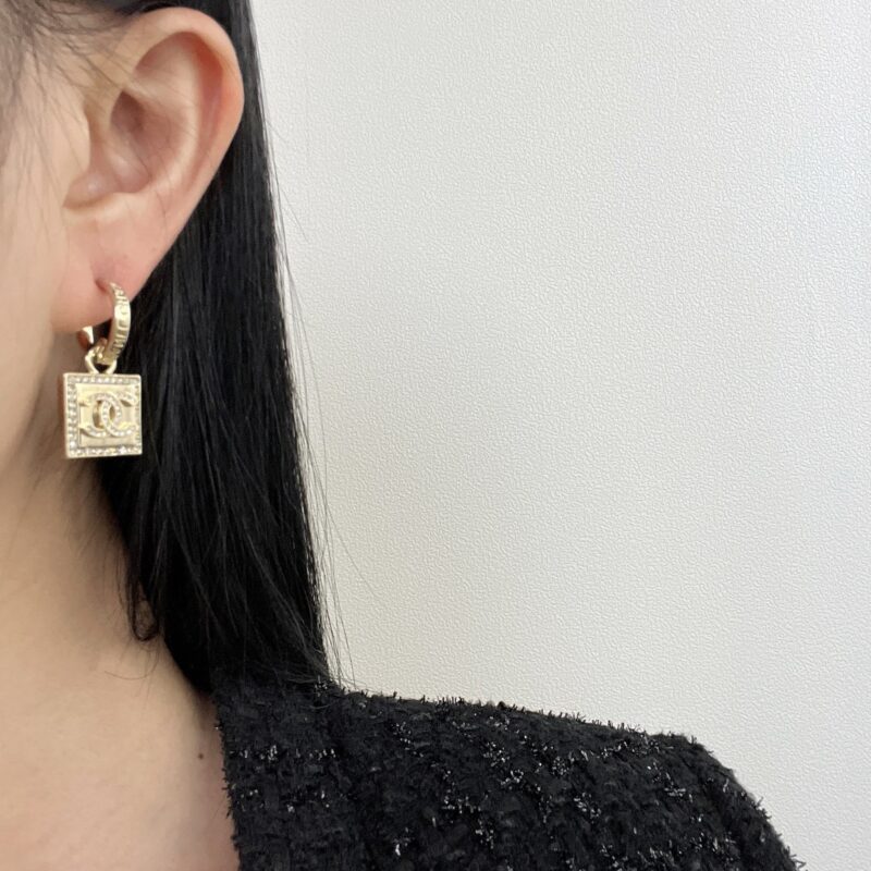 ☑️CHANEL香奈儿c2金色双c方形耳钉耳环 - Image 7