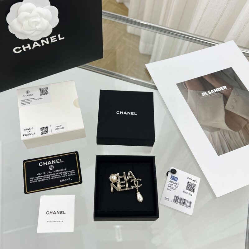 ☑️CHANEL香奈儿双c金色字母珍珠胸针 - Image 3