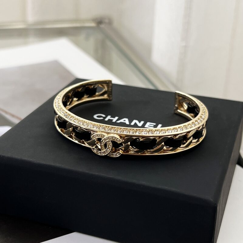 ☑️CHANEL香奈儿双c黑皮绳开口手镯 - Image 5