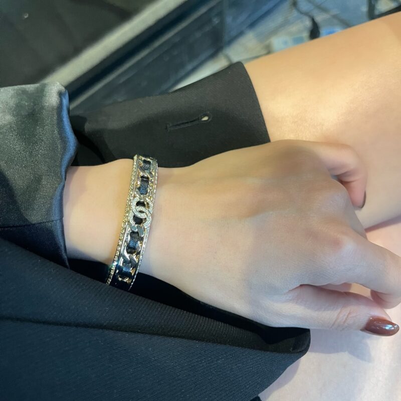 ☑️CHANEL香奈儿双c黑皮绳开口手镯 - Image 4