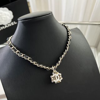 ☑️CHANEL香奈儿双c方形黑皮绳项链