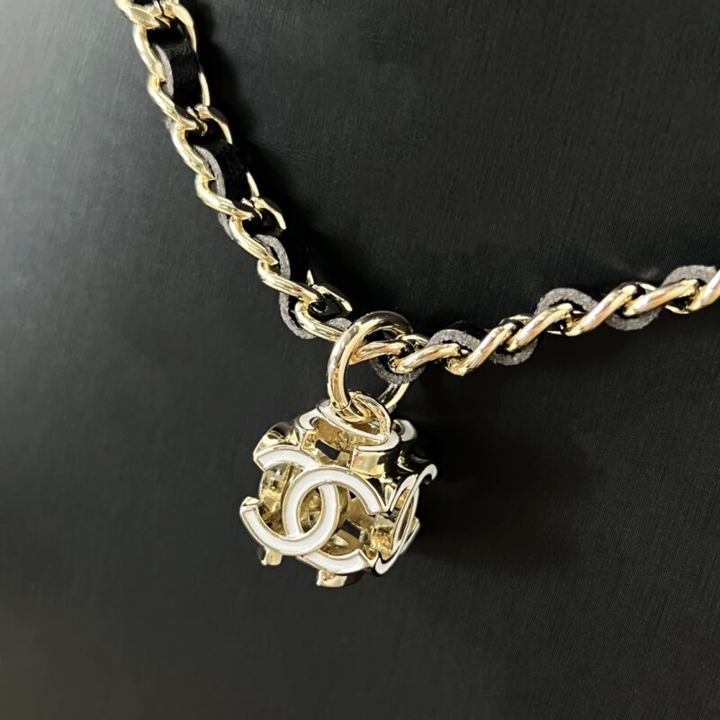 ☑️CHANEL香奈儿双c方形黑皮绳项链 - Image 8