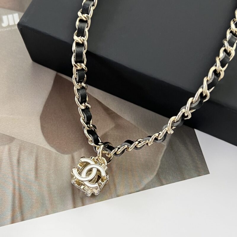 ☑️CHANEL香奈儿双c方形黑皮绳项链 - Image 10