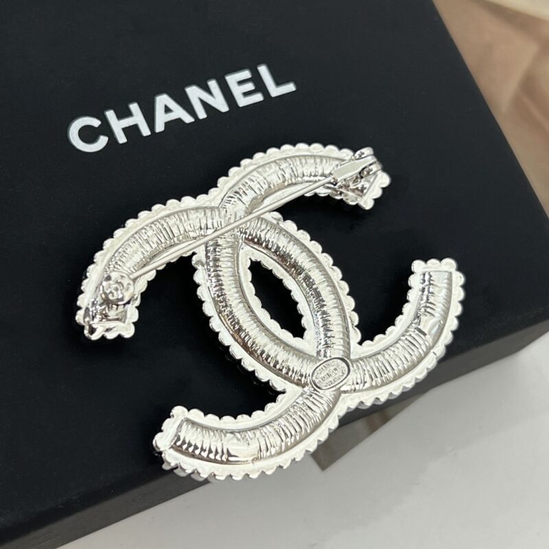 ☑️CHANEL香奈儿双c黑皮满钻胸针 - Image 9
