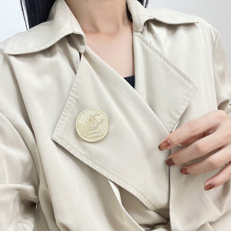 ☑️CHANEL香奈儿双c金色圆形麦穗胸针 - Image 4