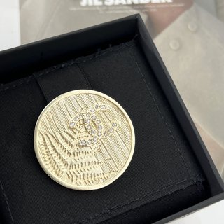 ☑️CHANEL香奈儿双c金色圆形麦穗胸针