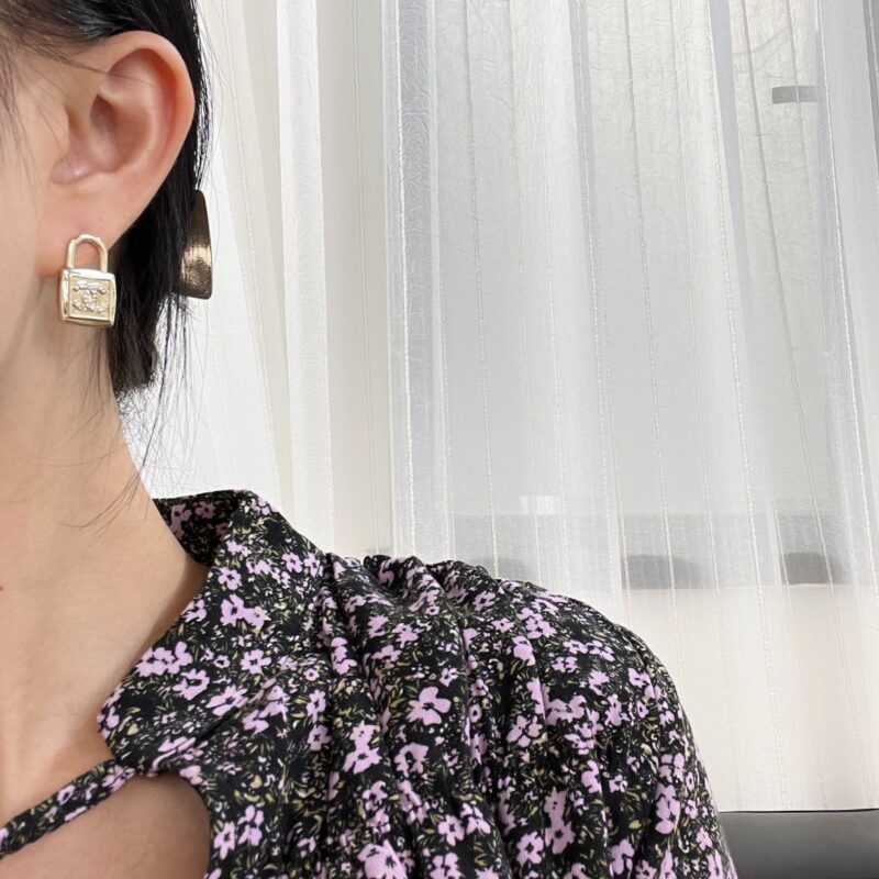 ☑️CHANEL香奈儿c1双c锁头🔒耳钉耳环 - Image 5