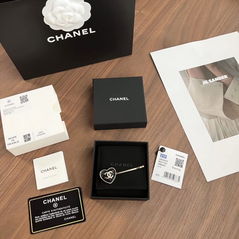 ☑️CHANEL香奈儿双c桃心爱心发夹发卡 - Image 3