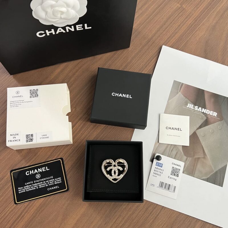 ☑️CHANEL香奈儿双c金色桃心爱心胸针 - Image 3