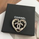 ☑️CHANEL香奈儿双c金色桃心爱心胸针