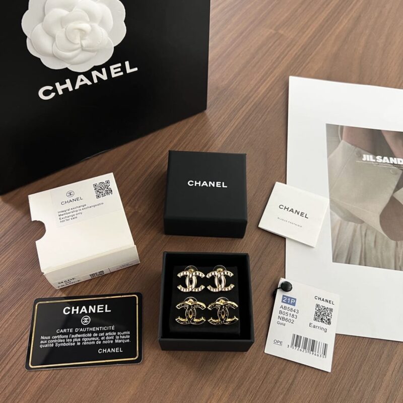 ☑️CHANEL香奈儿c1双c白色波浪黑色金边耳钉耳环 - Image 5