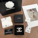 ☑️CHANEL香奈儿双c白色条纹胸针