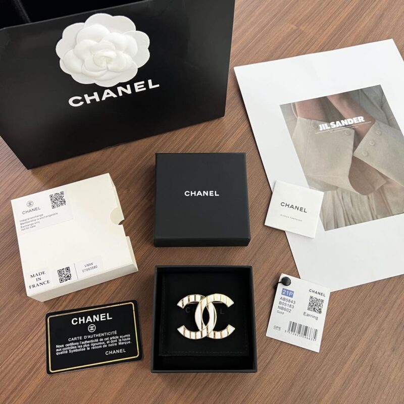 ☑️CHANEL香奈儿双c白色条纹胸针 - Image 3