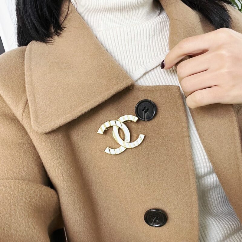 ☑️CHANEL香奈儿双c白色条纹胸针 - Image 5