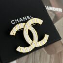 ☑️CHANEL香奈儿双c白色条纹胸针