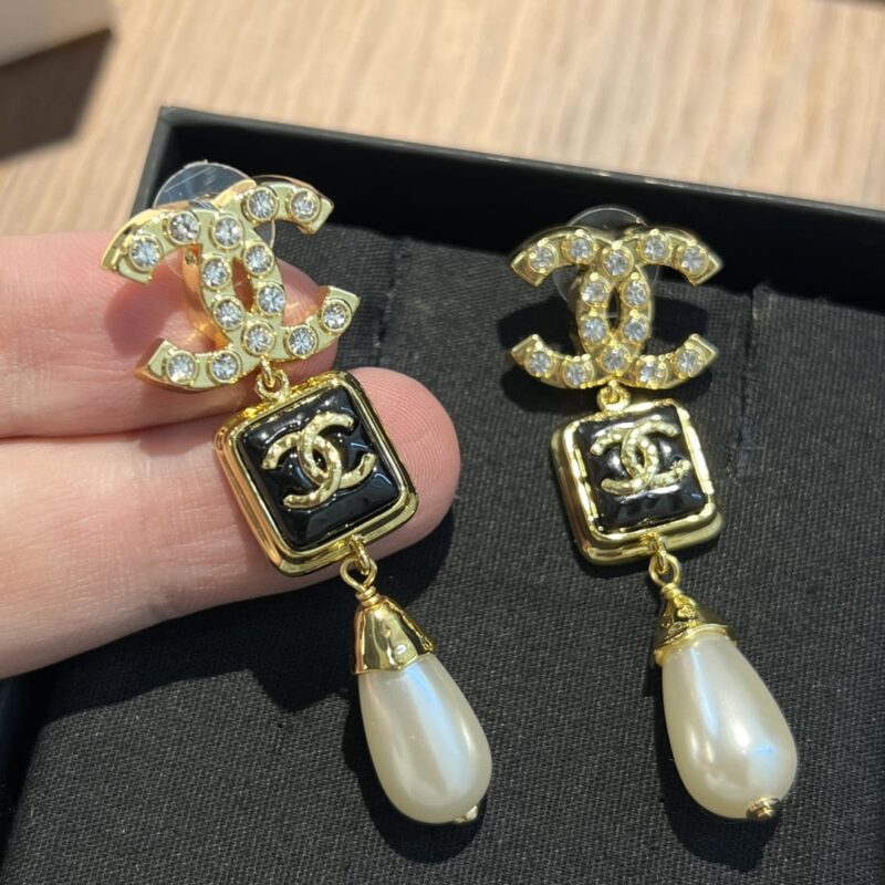 ☑️CHANEL香奈儿c3双c满钻方形珍珠耳钉耳环 - Image 6