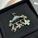 ☑️CHANEL香奈儿 双c衣架流苏胸针