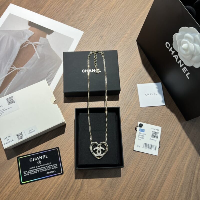 ☑️CHANEL香奈儿双c镂空桃心爱心项链 - Image 3