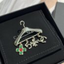 ☑️CHANEL香奈儿 双c衣架流苏胸针