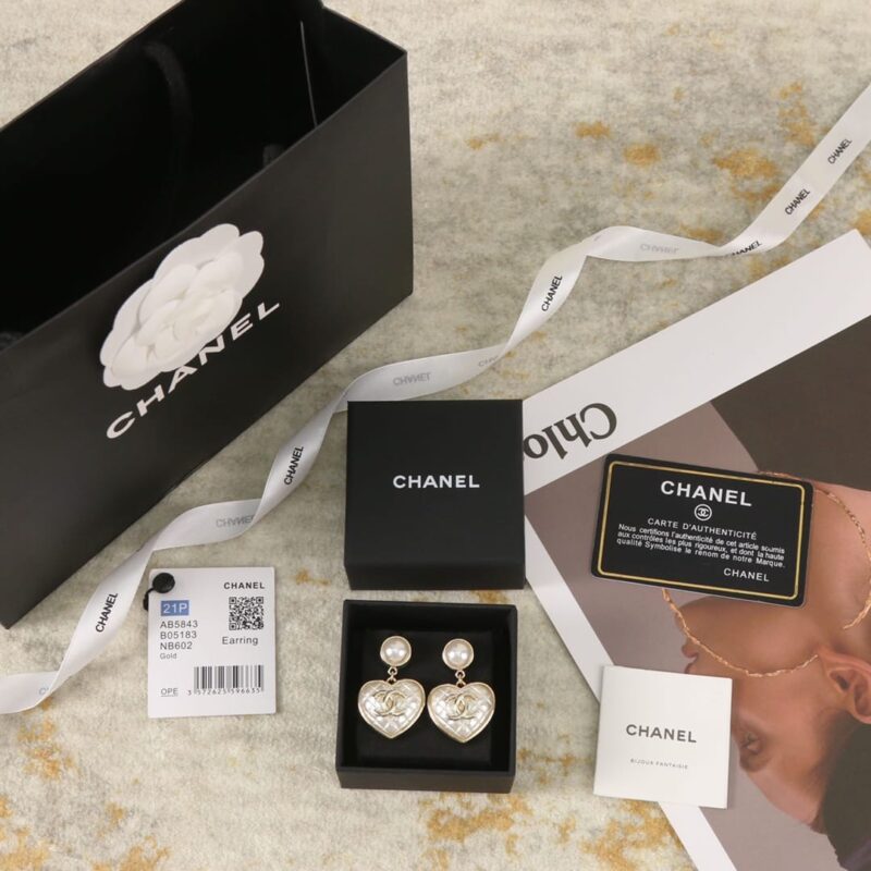 ☑️CHANEL香奈儿c2双c菱形格桃心爱心耳钉耳环 - Image 3