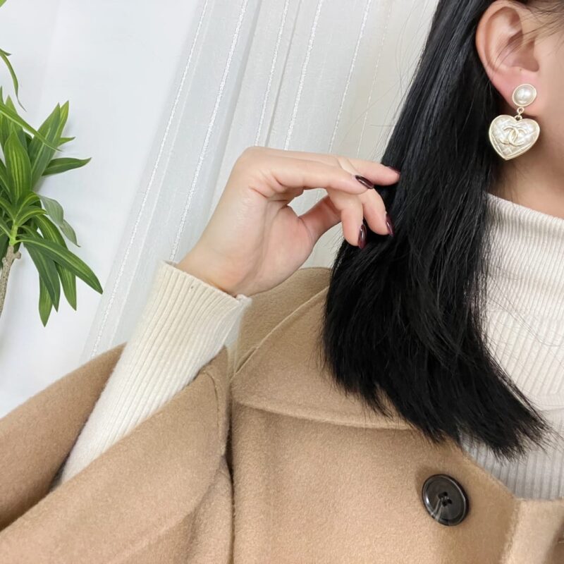 ☑️CHANEL香奈儿c2双c菱形格桃心爱心耳钉耳环 - Image 5
