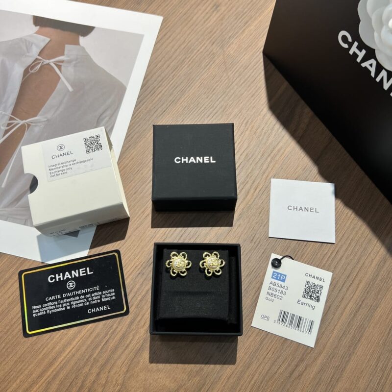 ☑️CHANEL香奈儿c1双c金色花朵耳钉耳环 - Image 3