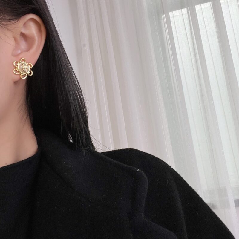 ☑️CHANEL香奈儿c1双c金色花朵耳钉耳环 - Image 5