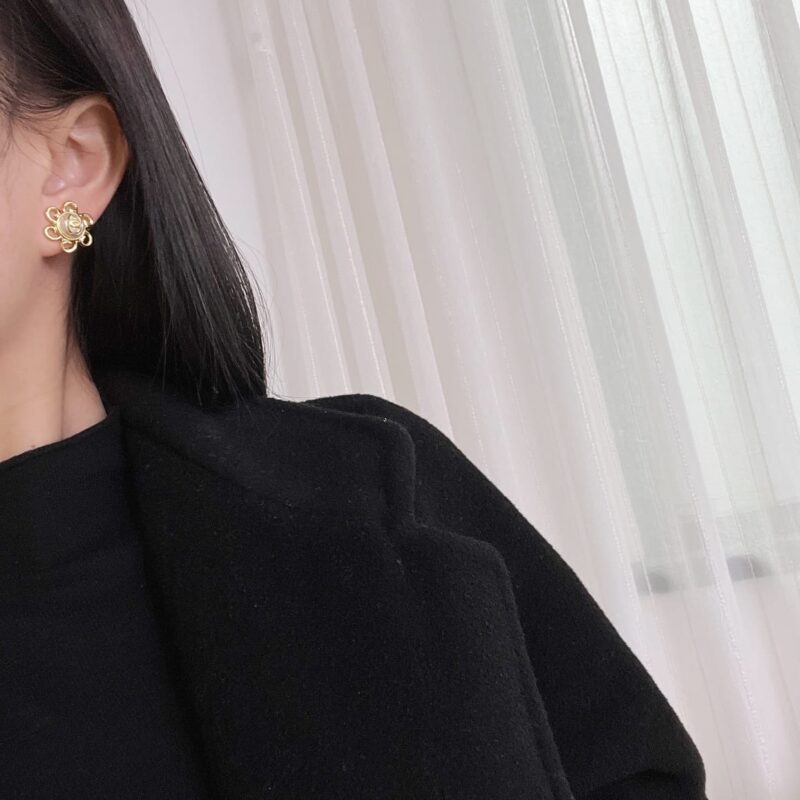 ☑️CHANEL香奈儿c1双c金色花朵耳钉耳环 - Image 6