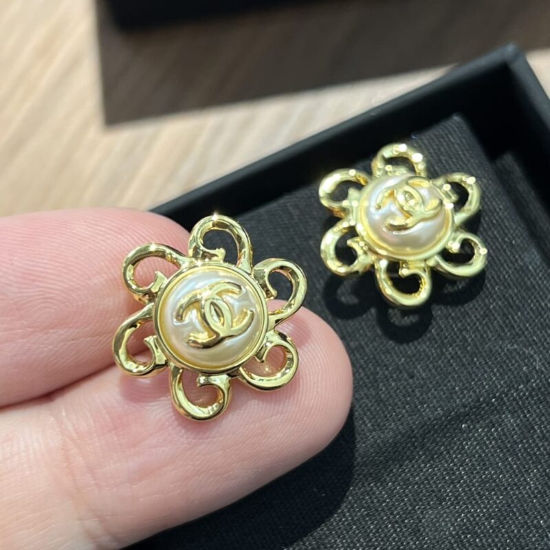 ☑️CHANEL香奈儿c1双c金色花朵耳钉耳环 - Image 7