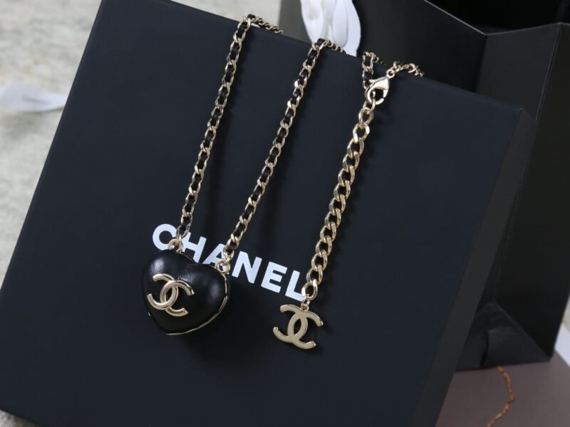 ☑️CHANEL香奈儿双c桃心爱心镜子项链 - Image 5