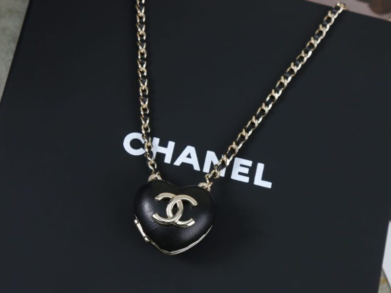 ☑️CHANEL香奈儿双c桃心爱心镜子项链 - Image 7
