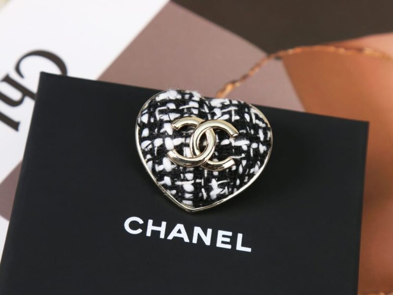 ☑️CHANEL香奈儿双c编辑毛线爱心桃心胸针 - Image 7