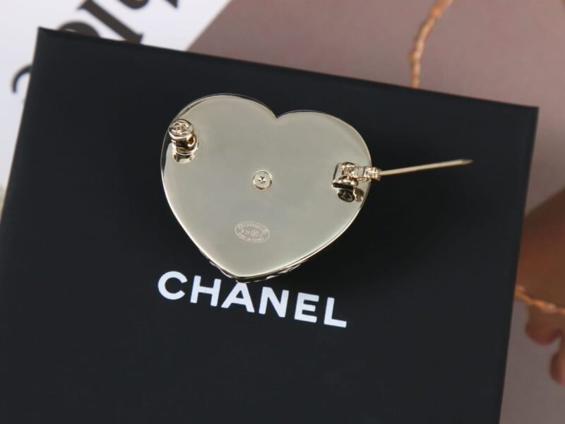☑️CHANEL香奈儿双c编辑毛线爱心桃心胸针 - Image 8