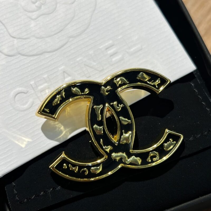 ☑️CHANEL香奈儿 双c琉璃花珐琅黑色胸针 - Image 5
