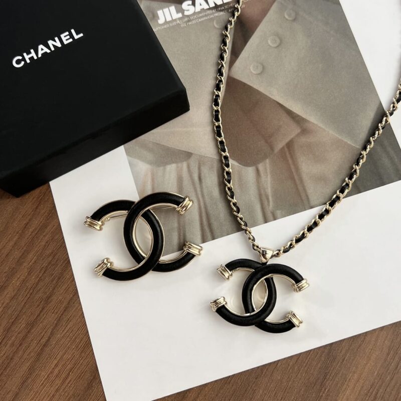 ☑️CHANEL香奈儿双c黑皮胸针项链 - Image 8