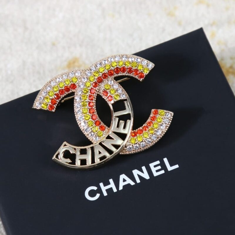 ☑️CHANEL香奈儿双c彩钻镂空胸针