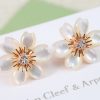 wsxc1676809489485_0.jpg Van Cleef &Arpels 梵克雅宝Rose de Noel白贝母花耳拍耳钉