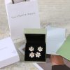 wsxc1676809489485_1.jpg Van Cleef &Arpels 梵克雅宝Rose de Noel白贝母花耳拍耳钉