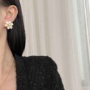 Van Cleef &Arpels 梵克雅宝Rose de Noel白贝母花耳拍耳钉