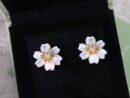 Van Cleef &Arpels 梵克雅宝Rose de Noel白贝母花耳拍耳钉