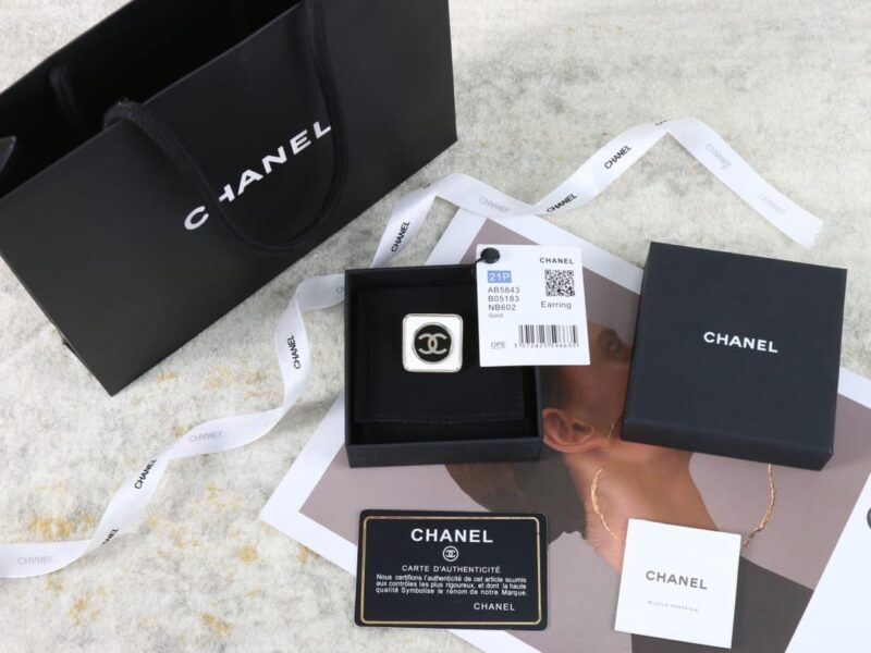 ☑️CHANEL香奈儿双c方形胸针 - Image 2