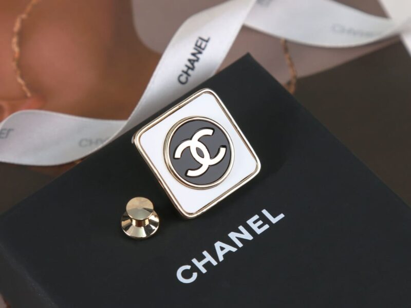 ☑️CHANEL香奈儿双c方形胸针