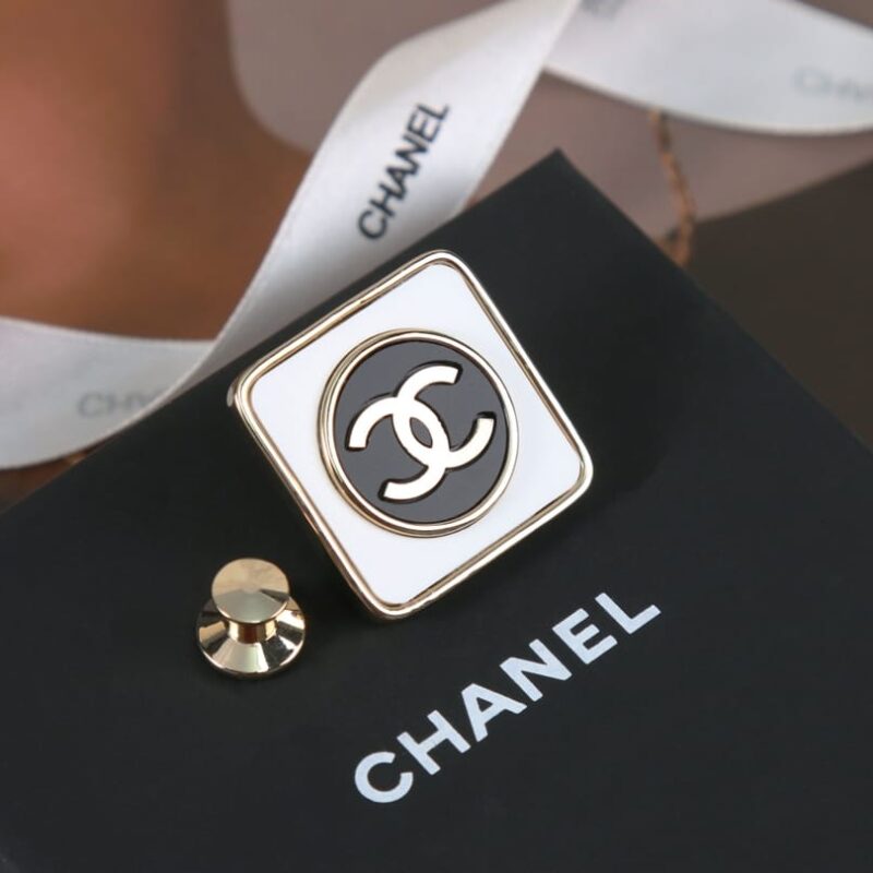 ☑️CHANEL香奈儿双c方形胸针