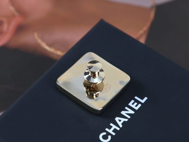 ☑️CHANEL香奈儿双c方形胸针 - Image 7
